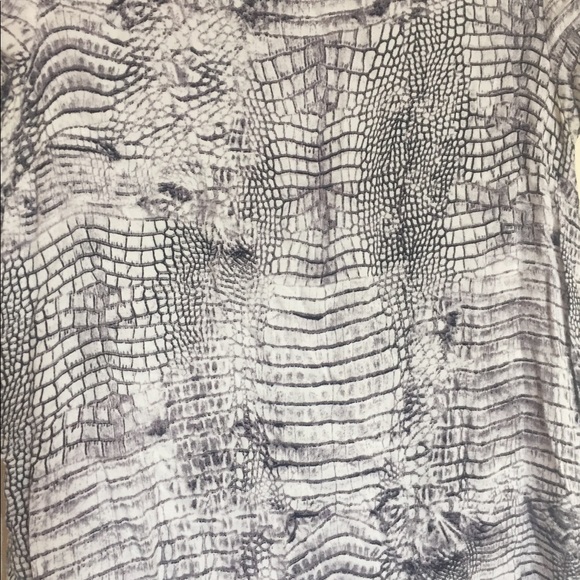 Long tunic top with short sleeves - Picture 2 of 3